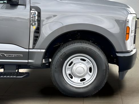Used 2025 Ford F250 XL RWD image 37