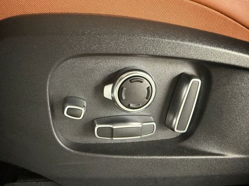 Used 2024 Jaguar F-PACE R-Dynamic S image 13