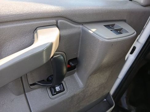 Used 2016 GMC Savana 3500 Extended RWD image 17