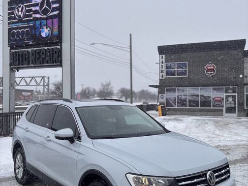 Used 2018 Volkswagen Tiguan SE w/ Panoramic Sunroof Package image 1