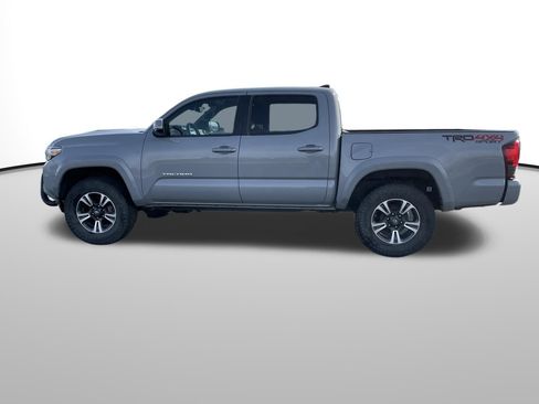 Used 2018 Toyota Tacoma TRD Sport image 8