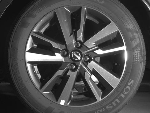 Used 2025 Nissan Versa SV FWD image 17