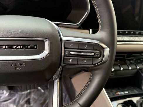 Used 2024 GMC Canyon Denali image 20