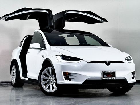 Used 2018 Tesla Model X 75D image 16
