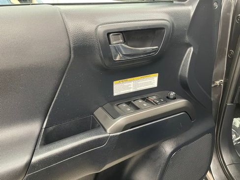 Used 2019 Toyota Tacoma TRD Off-Road image 10