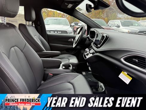 New 2026 Chrysler Pacifica Select image 16