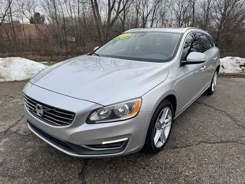 Used 2015 Volvo V60 T5 Premier Plus image 1