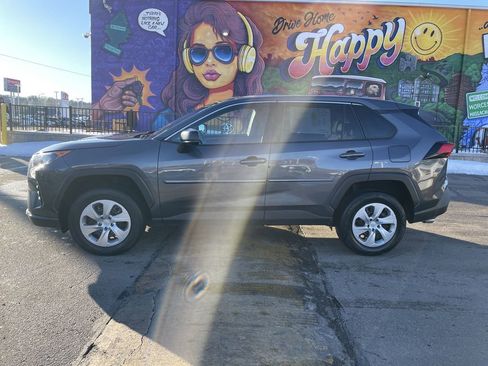 Used 2022 Toyota RAV4 LE image 2