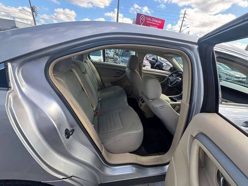 Used 2017 Ford Taurus SE FWD image 5