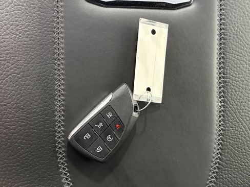 Used 2025 GMC Yukon XL Denali AWD/4WD image 42