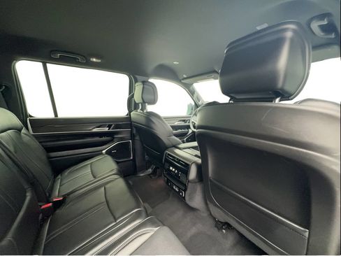 Used 2024 Jeep Wagoneer L Series II RWD image 30