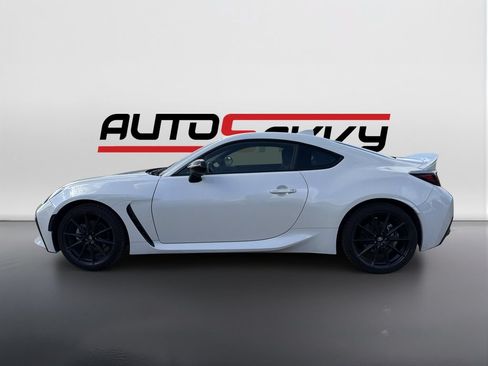 Used 2024 Toyota GR86 Premium RWD image 2