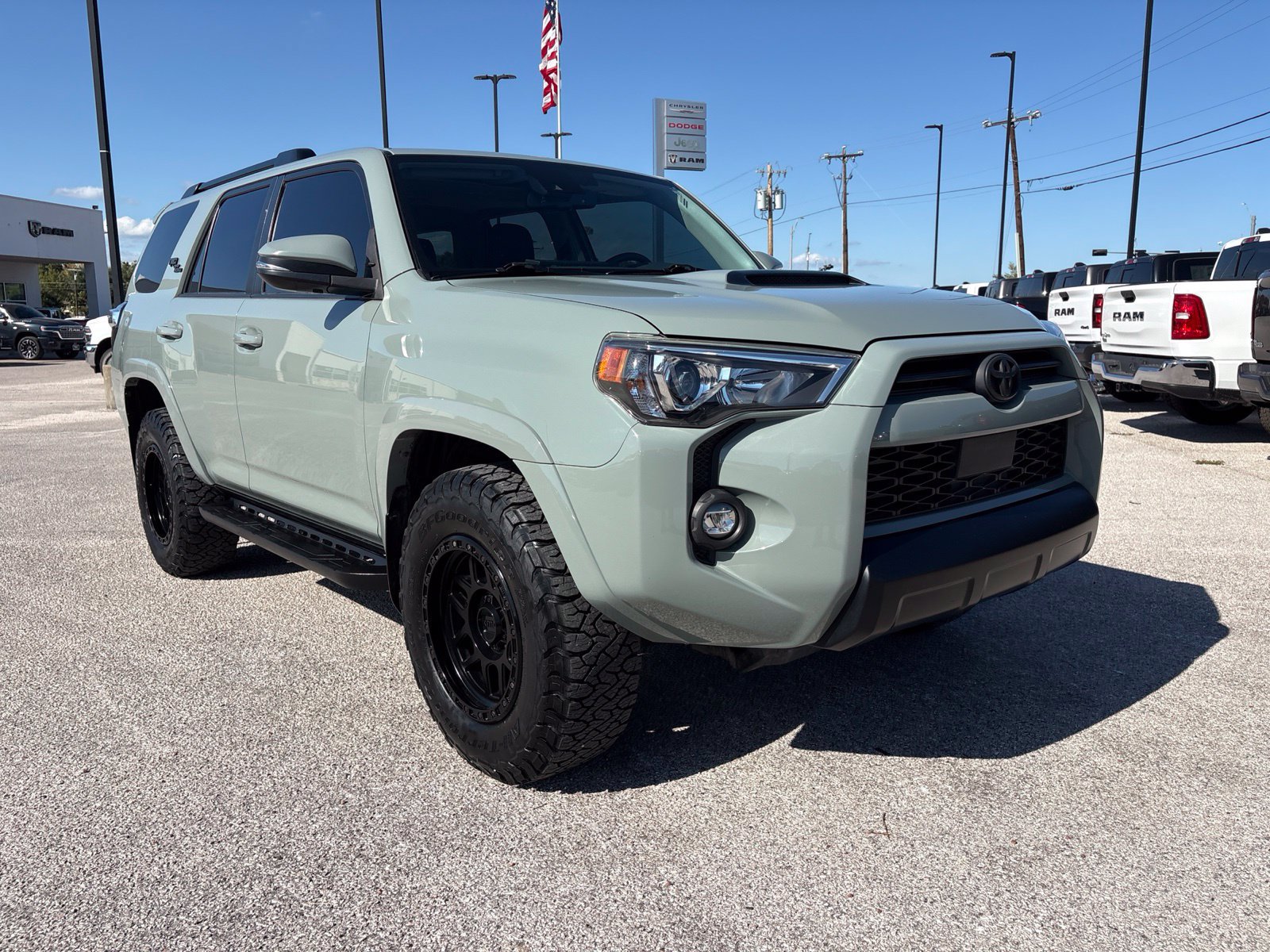 Used 2022 Toyota 4Runner TRD Off-Road Premium w/ Moonroof Package AWD/4WD image 8