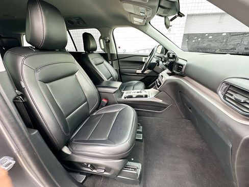 Used 2024 Ford Explorer XLT w/ Equipment Group 202A image 31