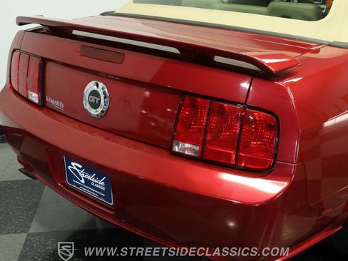 Used 2006 Ford Mustang GT RWD image 25
