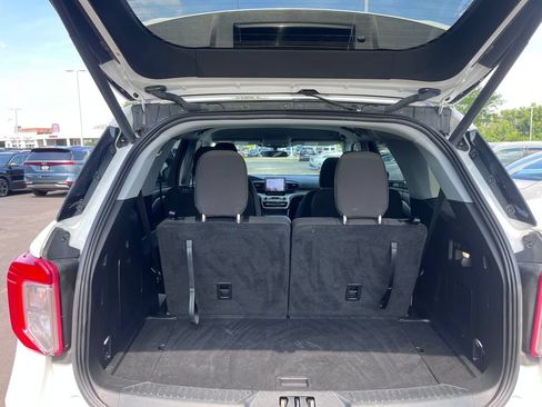 Used 2024 Ford Explorer XLT RWD image 21