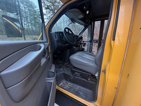 Used 2009 Chevrolet Express 3500 RWD image 9