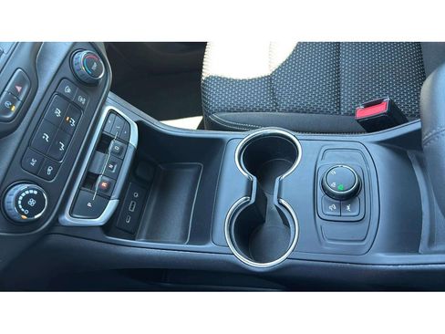 Used 2024 GMC Terrain SLE image 20