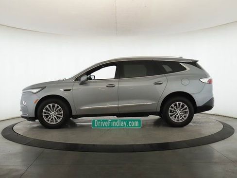 Used 2023 Buick Enclave Essence AWD/4WD image 9