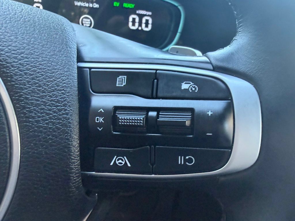 Used 2025 Kia Sportage EX AWD/4WD image 24
