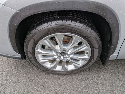 Used 2021 Toyota Highlander Limited image 26