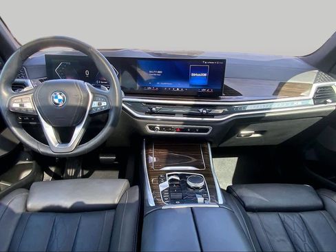 Used 2025 BMW X5 xDrive50e AWD/4WD image 16