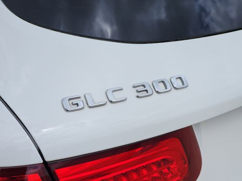 Used 2018 Mercedes-Benz GLC 300 4MATIC image 11