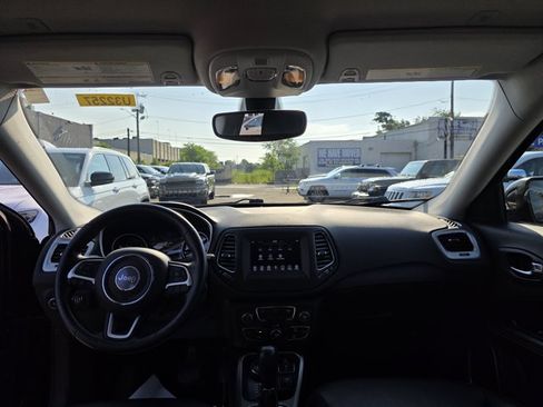 Used 2019 Jeep Compass Latitude w/ Popular Equipment Group AWD/4WD image 5