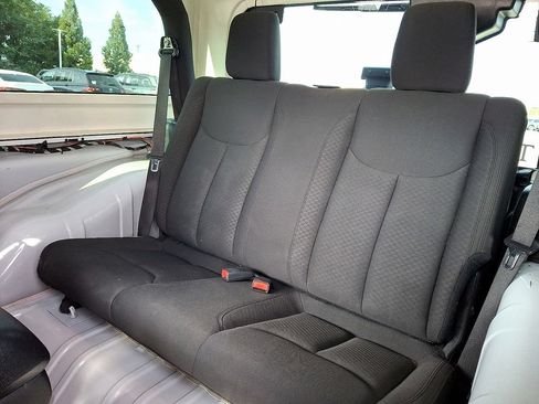 Used 2018 Jeep Wrangler Sport AWD/4WD image 13