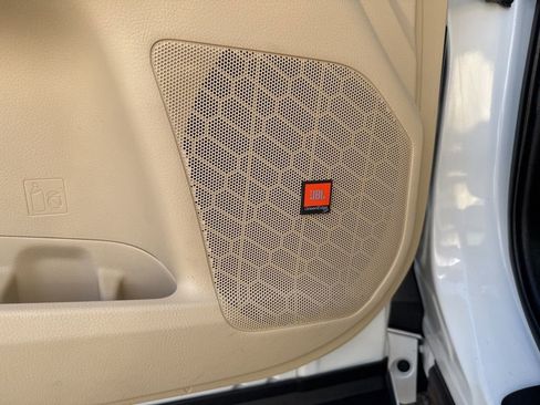 Used 2019 Toyota Highlander Limited Platinum image 16