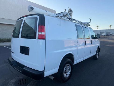 Used 2017 Chevrolet Express 2500 image 3