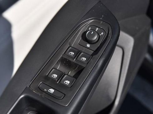 New 2026 Volkswagen Taos SE image 8