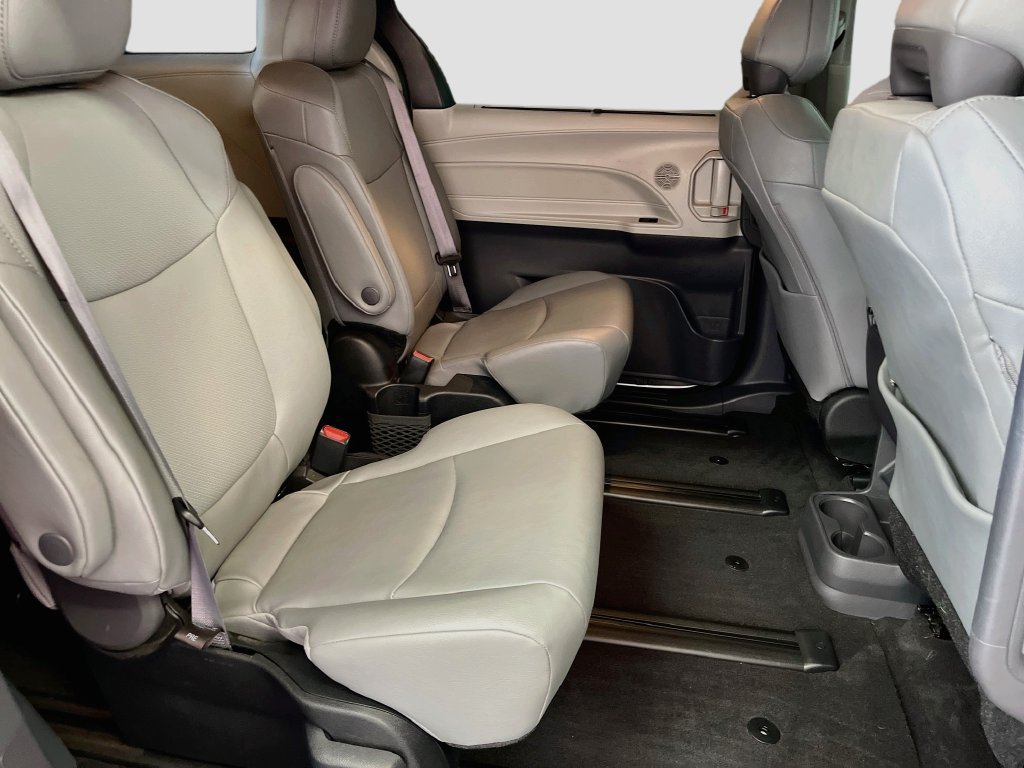 Used 2023 Toyota Sienna XLE AWD/4WD image 29