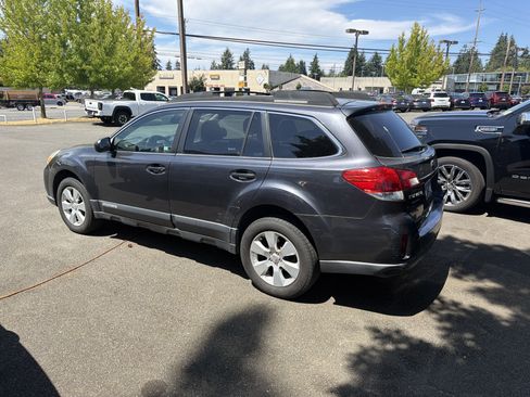 Used 2011 Subaru Outback 2.5i Premium w/ All-Weather Pkg AWD/4WD image 2