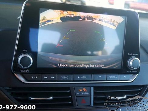 Used 2024 Nissan Altima 2.5 SV image 25