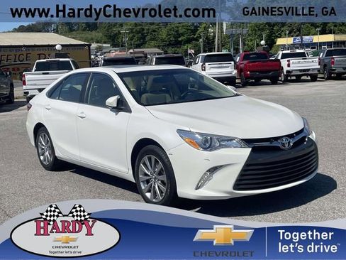Used 2017 Toyota Camry XLE w/ Moonroof Package FWD image 1