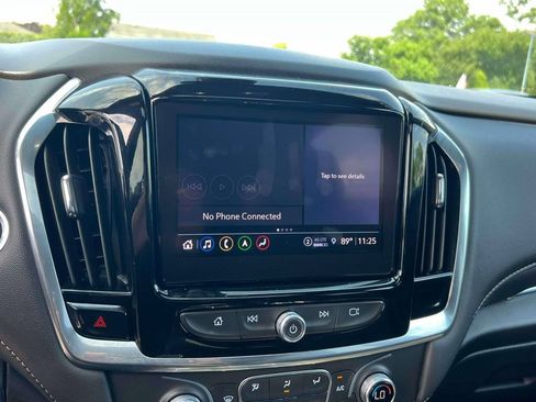 Used 2023 Chevrolet Traverse LT w/ LT Premium Package AWD/4WD image 29