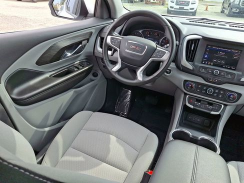 Used 2023 GMC Terrain SLE w/ Driver Convenience Package image 15