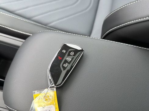 New 2026 Volkswagen Tiguan SE AWD/4WD image 24