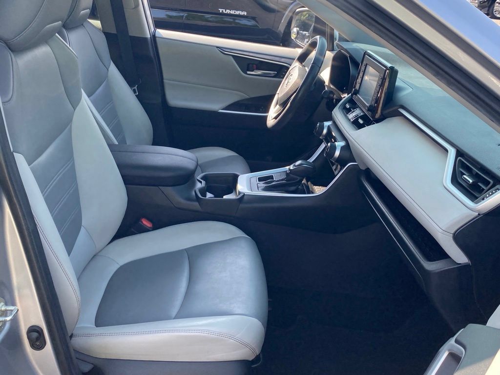 Used 2020 Toyota RAV4 XLE Premium AWD/4WD image 18