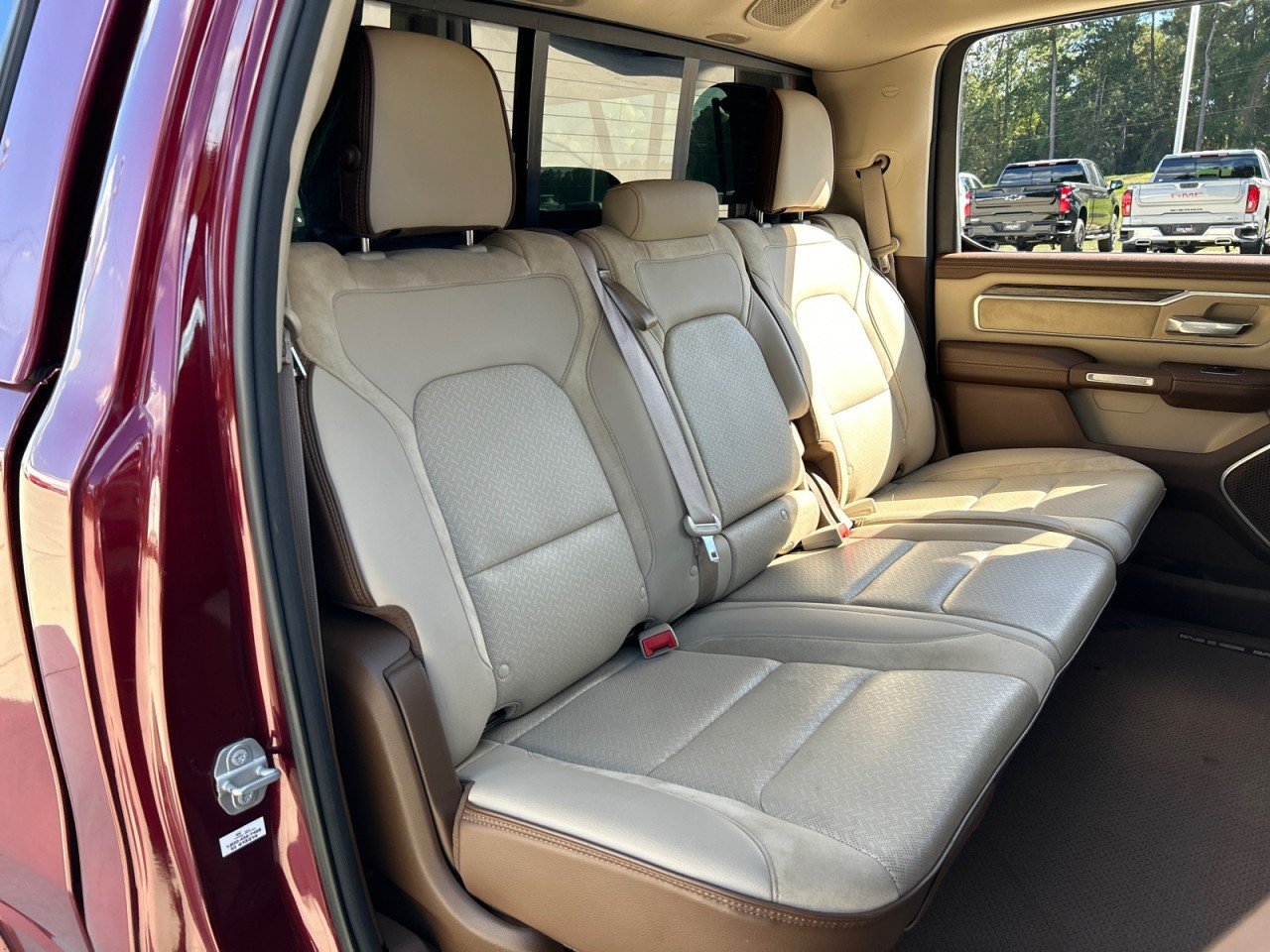 Used 2019 RAM 1500 Laramie AWD/4WD image 21