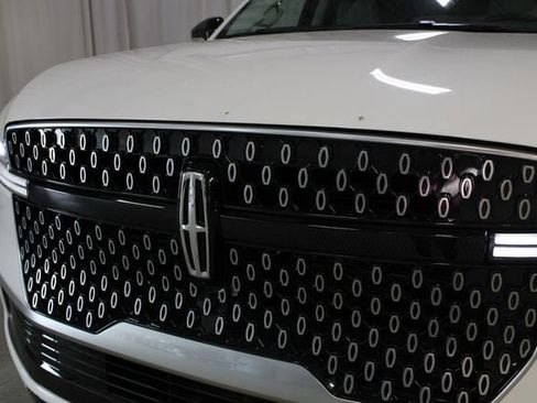 New 2026 Lincoln Navigator Reserve AWD/4WD image 32