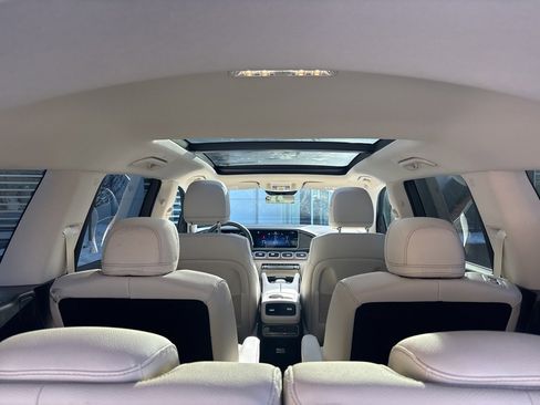 Used 2025 Mercedes-Benz GLS 450 4MATIC image 10