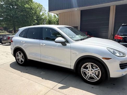 Used 2011 Porsche Cayenne S AWD/4WD image 11