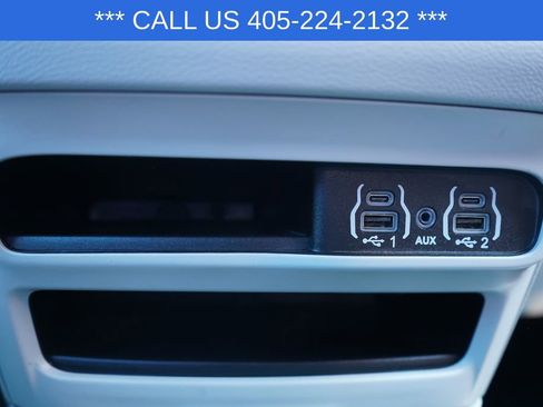 Used 2023 Chrysler Pacifica Touring-L FWD image 38