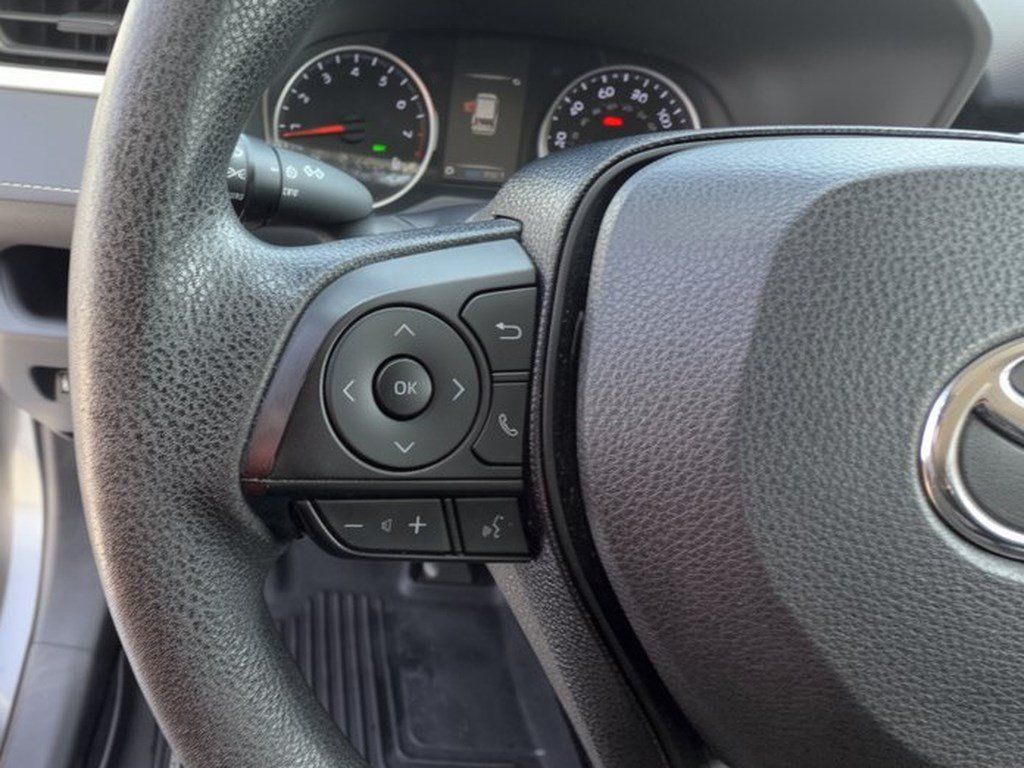 Used 2021 Toyota RAV4 XLE FWD image 18