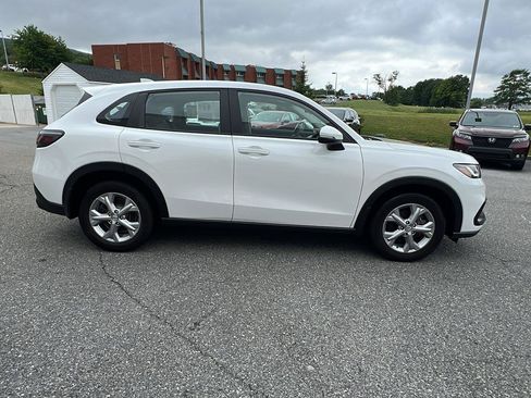 Used 2025 Honda HR-V LX image 3