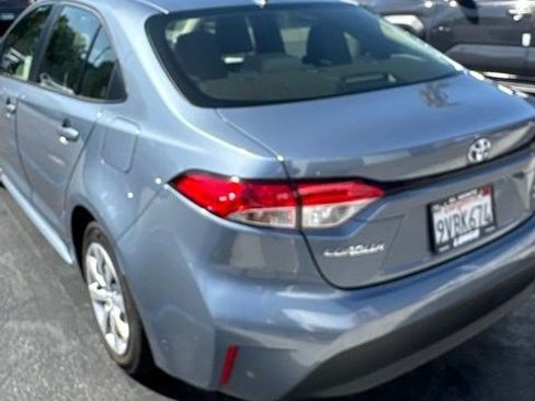 Used 2025 Toyota Corolla LE FWD image 5
