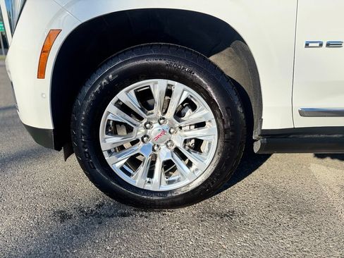 Used 2026 GMC Yukon XL Denali w/ Sun & Power Step Package AWD/4WD image 3