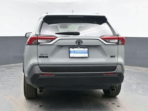 Used 2021 Toyota RAV4 XLE Premium image 9
